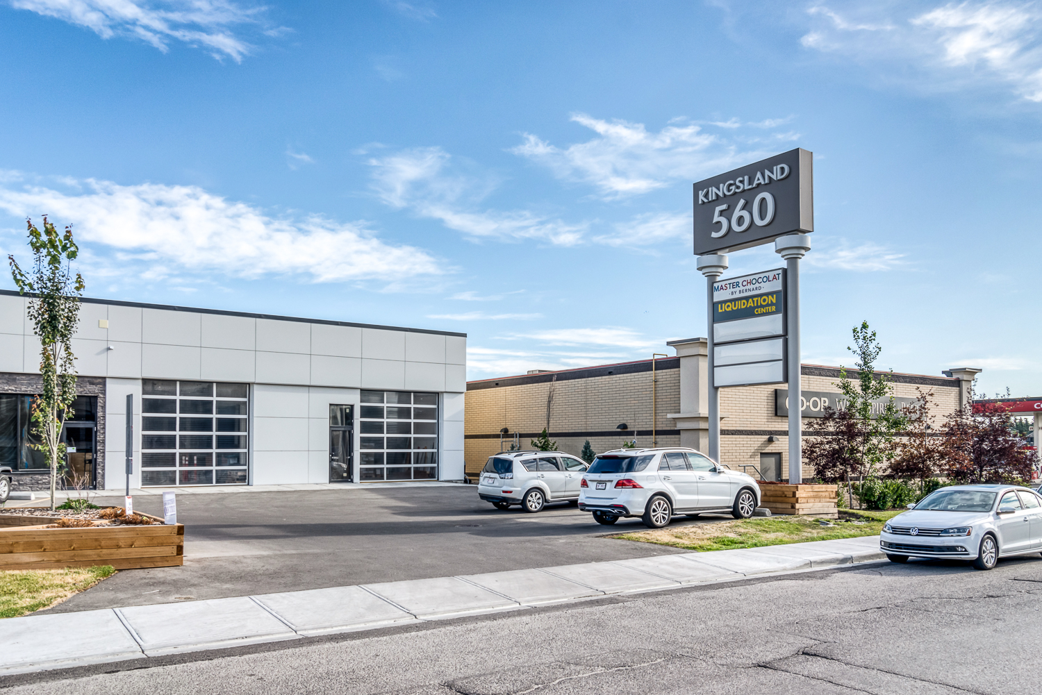 560 69 Ave SW-2